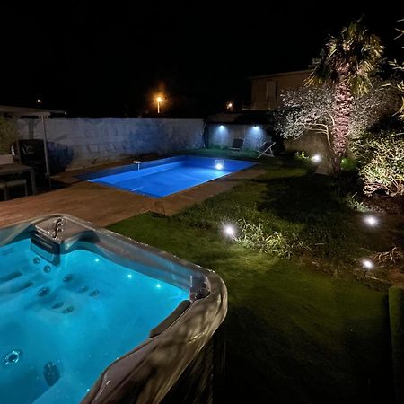 Unique! Jacuzzi Prive 35°C + Cinema Villa Entiere Мезье Экстерьер фото
