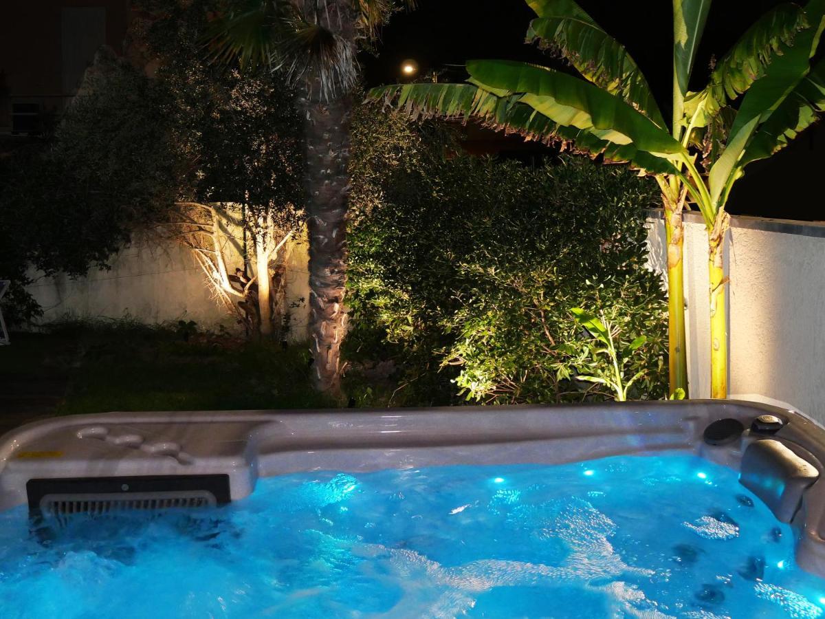 Unique! Jacuzzi Prive 35°C + Cinema Villa Entiere Мезье Экстерьер фото